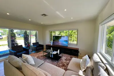 5 min to the Beach and Golf front House