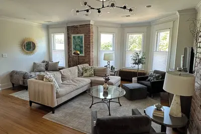 Image de Luxury townhome in Old town 2 blocks to King Street