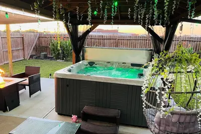 Image de Relaxing  with luxury  Hot Tub for Houston Trip