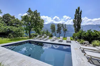 Image de Luxury Loft front lake