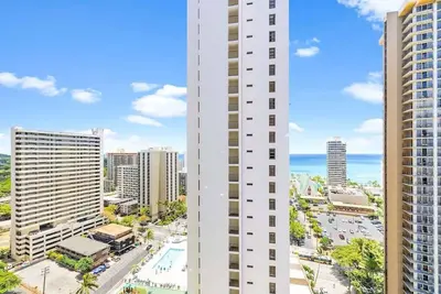 Image de Waikiki Banyan T2-22nd with Partial Ocean View