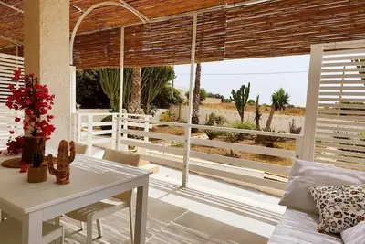 Image de Comfortable apartment in villa, 500mt from the beach.