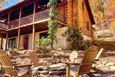 Image de Charming log cabin by Berkeley Springs w/ hot tub!