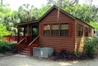 Image de Cozy Cabin in riverfront resort