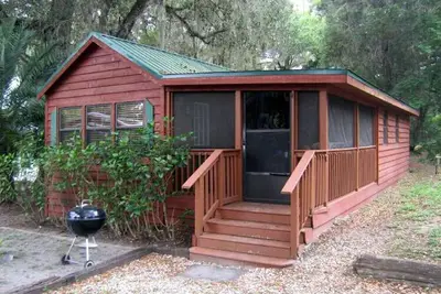 Image de Cozy Cabin in riverfront resort