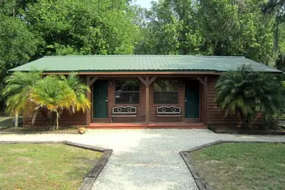 Image de Cozy Cabin in riverfront resort