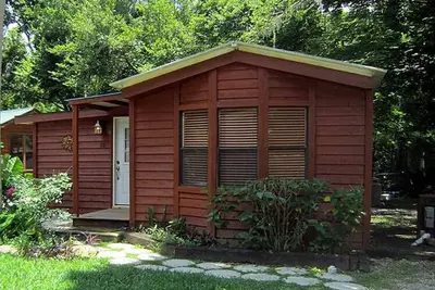 Image de Cozy Cabin in riverfront resort