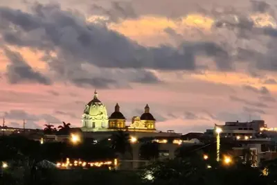 Image de Stunning 4-Level Home-Pool, Rooftop & Bbq -6 Br, 7 Ba by Mayi's Cartagena.