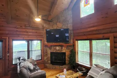 Image de Beautiful, cabin with gorgeous mountain views!