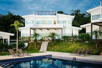 Image de Luxury Beach Villa w/Sunset Rooftop Terrace!