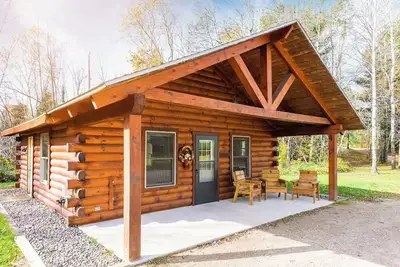 Image de Perfect for Families & Friends, Pet Friendly, Horse Theme, Log Cabin, Fireplace