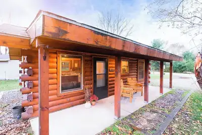 Image de Perfect for Couples, Pet Friendly, Wildlife Theme, Log Cabin, Fireplace