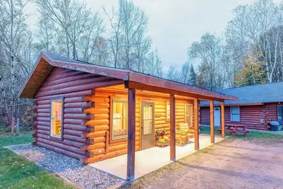 Image de Perfect for Couples, Pet Friendly, Bear Theme, Log Cabin, Fireplace