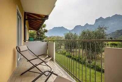 Image de Appartement 'N2 Appartamento Rosa' avec vue sur montagne, jardin partagé et balcon