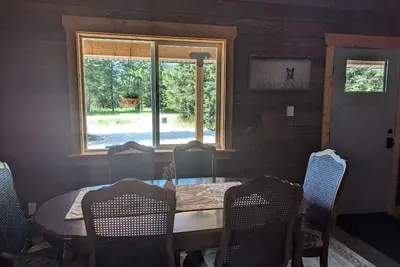 Image de Brand new cabin in the woods, 5 minutes from Lincoln and the Blackfoot River.