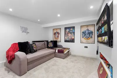 Image de The Luxury Hogwarts Retreat! Perfect for Harry Potter World!