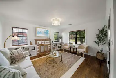 Image de Hot Tub! String Lights! Putting Green! \nNear by: Tu, Expo Sq, Rte. 66, Bok