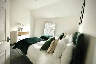 Image de 3-Bed Home, great for contractors, near to Gulliver's Valley theme park, Hot tub