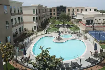 Image de Free Breakfast Included! Pool & Hot Tub Access. Great Location!