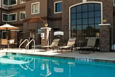 Image de Free Breakfast Buffet + Outdoor Pool | Comfy Suite