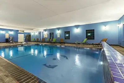 Image de Free Daily Breakfast, Indoor Pool + Hot Tub Access