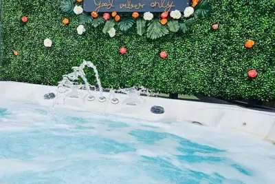 Image de Rock & Roll Home near Downtown