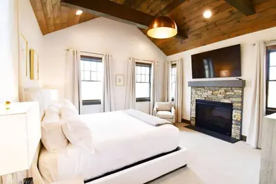 Image de Luxurious Cabin in Picturesque Woodlands | Luxe