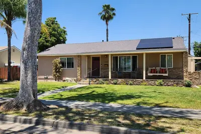 Image de Newly Remodeled Whole House Urban Retreat. Kid and Dog Friendly!