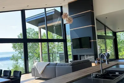 Image de Le Lord, Vue sur le fleuve, sentier et motoneige