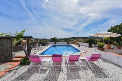 Image de Maison typique à Vila Viçosa. Cuisine, salon, piscine, salle de jeux, barbecue