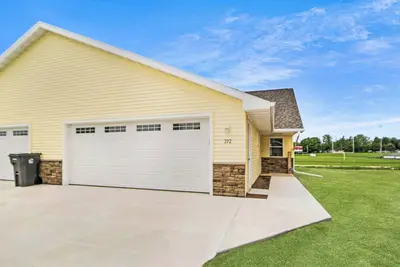 Image de Newly Built Brillion Townhouse - Central to Appleton, Green Bay, Manitowoc, etc