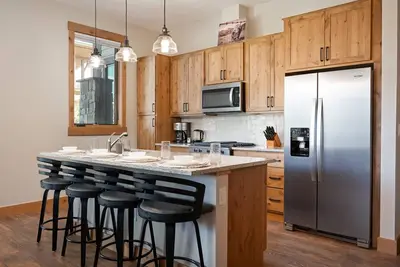 Image de Luxury Condo E101 I Private Hot Tub I Garage I Great Views I Discounted Attractions