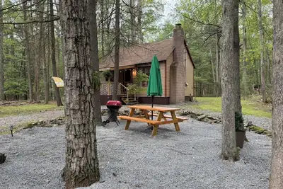 Image de Cozy Cabin in the Woods - Near Lake Wallenpaupack