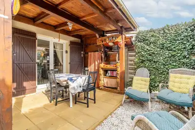 Image de Appartement 'Avec Jardin Et Piscine' avec piscine partagée, terrasse privée et Wi-Fi