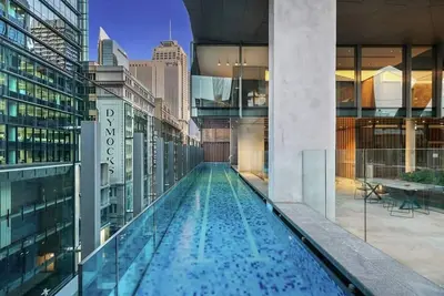 Image de Stylish 2 Bed in Central Cbd with Pool and Gym