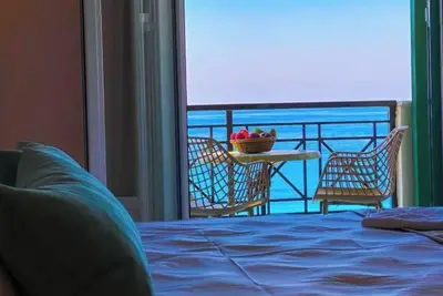 Image de Studio 'Sunset Premium 11' avec vue sur la mer, Wi-Fi et climatisation