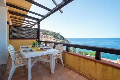 Image de Maison de vacances 'The Terrace Above The Sea' avec vue sur la mer, terrasse privée et climatisation