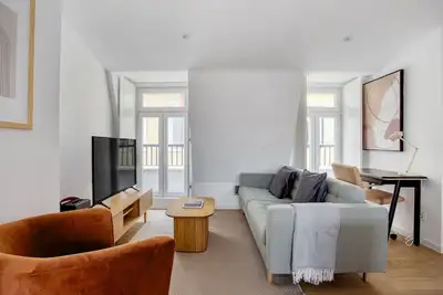 Image de Blueground | São Bento, furnished & decorated