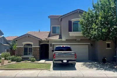 Image de Enjoy this cozy townhouse during your remodeling or construction projects!