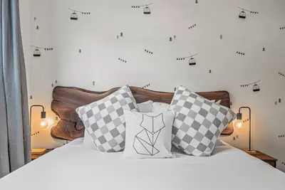 Image de 4br 2000sqft Chalet by Dt: 15mins to Banff, Epic Mtn Views, 2-min Walk to Shops