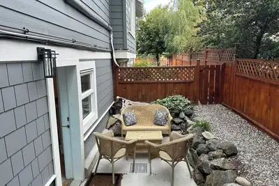 Image de Large 2 bedroom suite near the heart of Victoria