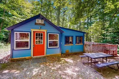 Image de Dog-friendly house with water sports gear, firepit, grill, & enclosed yard