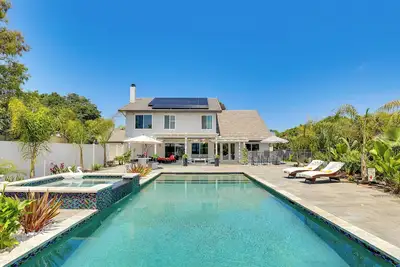 Image de Oceanside Retreat w/ Heated Pool ~ 6 Mi to Beach!