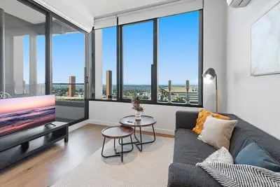 Image de Lovely 1-Bed Pad with Balcony, Gym & Pool