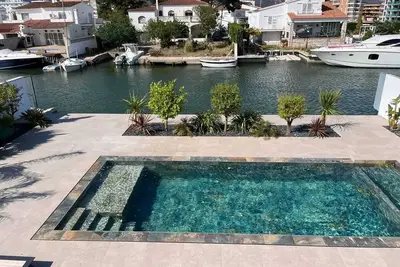 Image de Homerez - Villa élégante à Roses + piscine privée