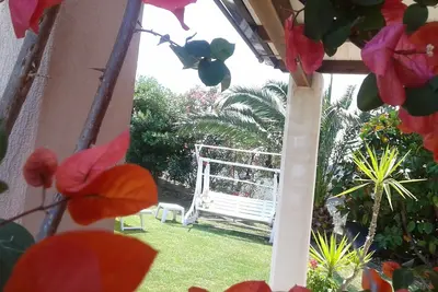 Image de Two-room apartment in scenic rural house surrounded by greenery