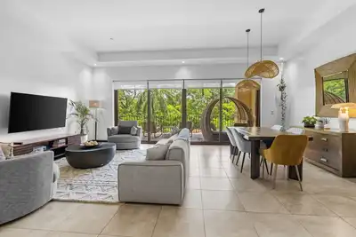 Image de Spacious 3 Bedroom Condo - Walk to the Beach