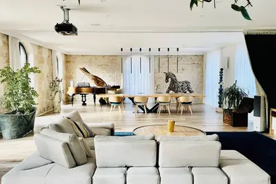 Image de Maison spacieuse et élégante, Jaccuzi, Sauna, Home cinéma