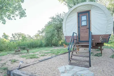 Image de Unique_Old West Wagon_Spacious_Views