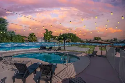 Spacious Fun Retreat - Perfect For Group Bonding